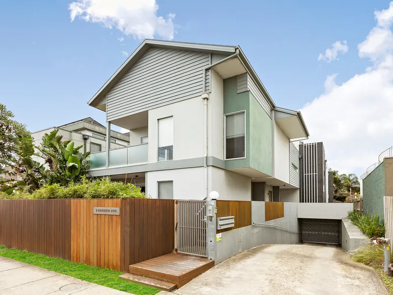 Modern Beachside Haven with Rooftop Deck & Sweeping Views