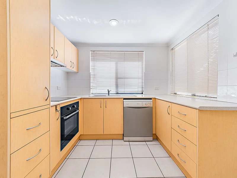 Townhouse Walking Distance to the Beach 