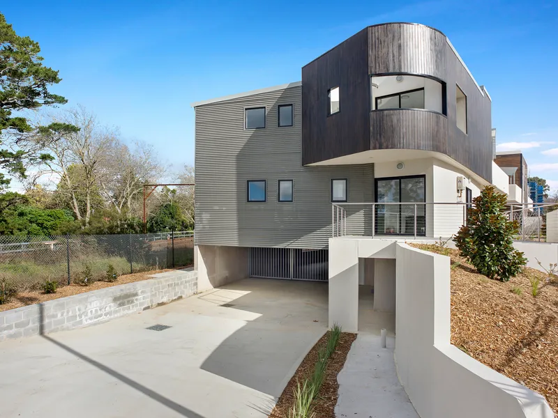 Modern Two Bedroom Unit In Convenient Location!