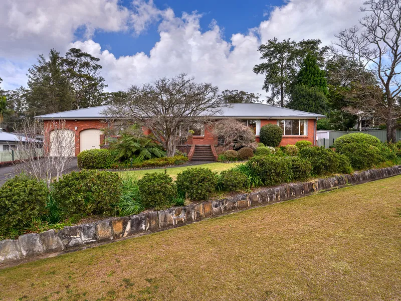 GREAT SIZED HOME&nbsp;ON A STUNNING BLOCK IN A WHISPER&nbsp;QUIET LOCATION!