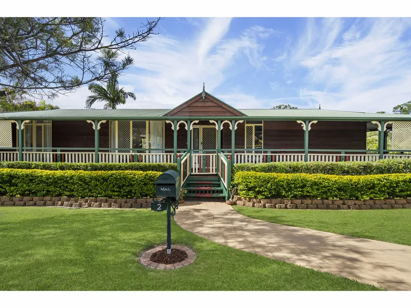 TRADITIONAL COLONIAL-STYLE 4-BEDROOM HOME