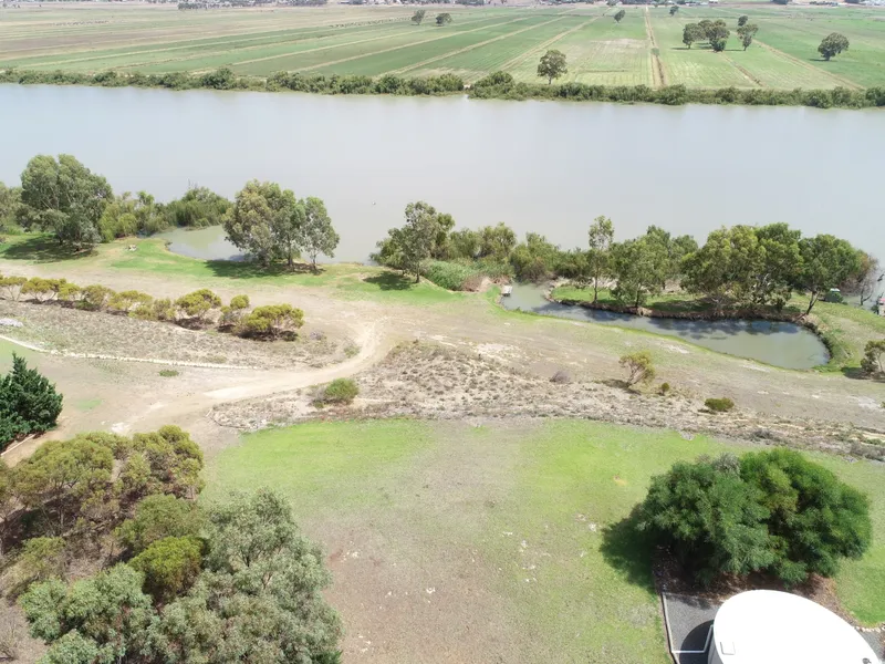Sensational river views both up and down stream