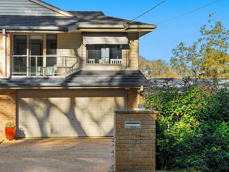 Modern 3 Bedroom Townhouse on Waterfront Reserve