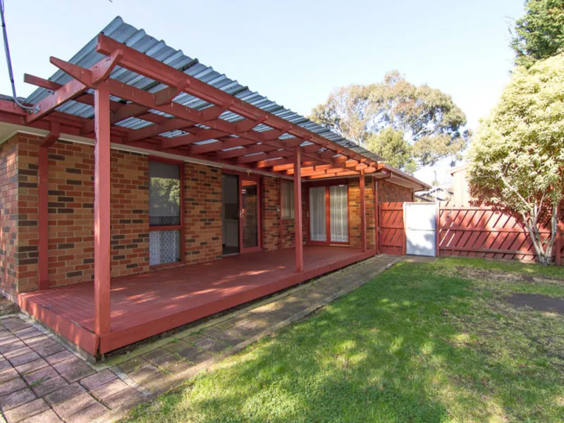*** Great Family Living AND Entertaining 3 Bdrms, 2 Lounge Rms, Single Garage, Solar Panel Rebates Zoned Living