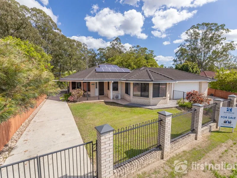 Spacious Home with Shed & Backing on to Reserve…