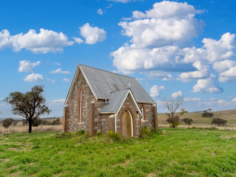 Holy Trinity Church, Beri