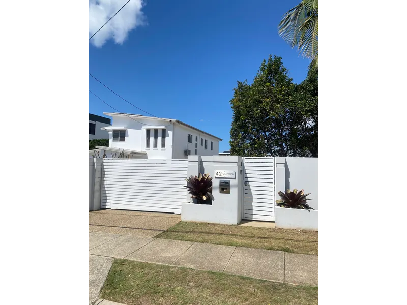 Charming low-set in Wynnum! Just a few meters from the water.