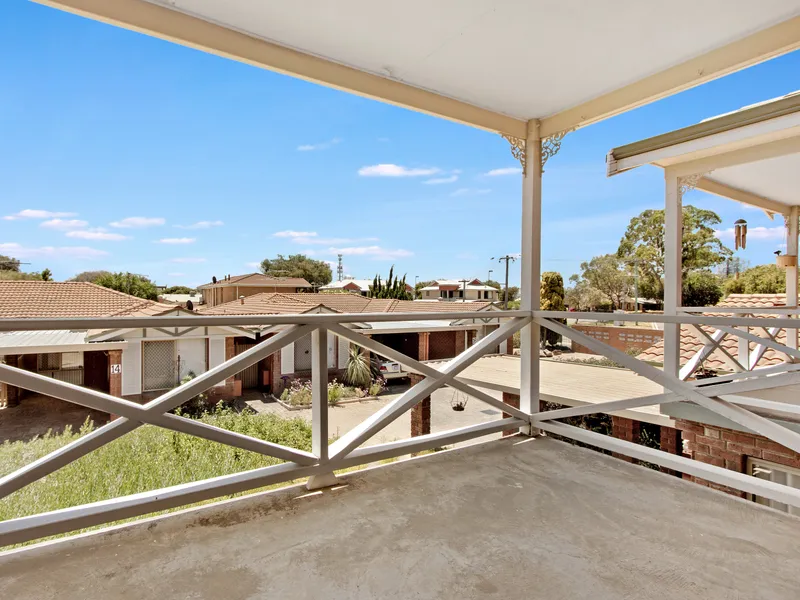 TOWNHOUSE SITUATED IN THE HEART OF ROCKINGHAM! AMAZING VALUE FOR MONEY!