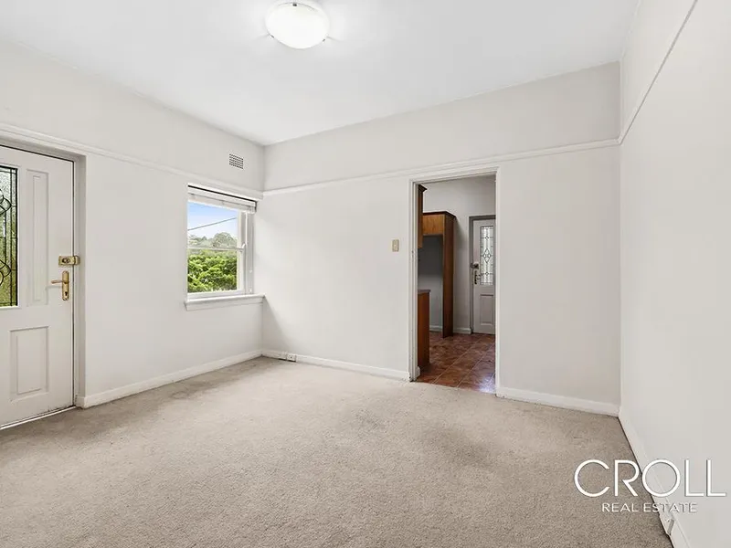 Spacious One Bed Apartment With Home Office