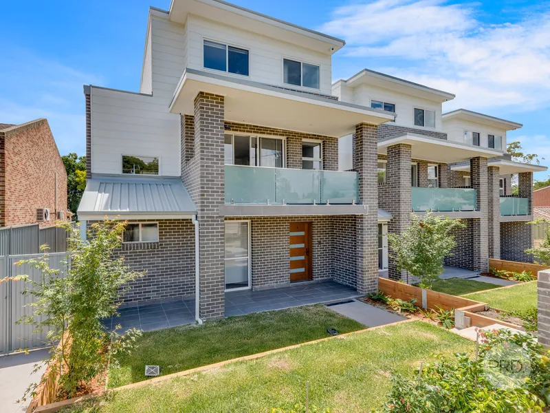 Brand New 3 storey townhouse right on the CBD's doorstep
