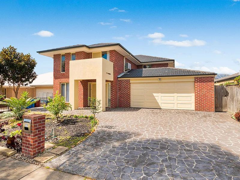 CLOSE TO AMENITIES, BACKYARD SPACE FOR KIDS TO PLAY AND REAR ROLLER DOOR ACCESS TO GARAGE FOR SECURE PARKING FOR A BOAT AND CARAVAN !!