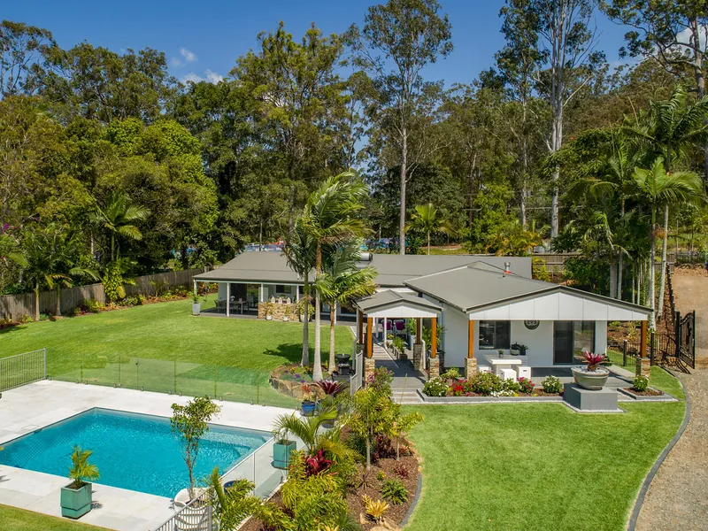 Sublime coastal acreage