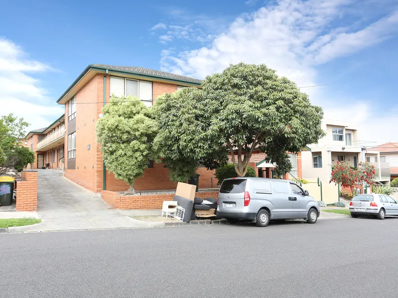 Renovate Unit in Prime Position