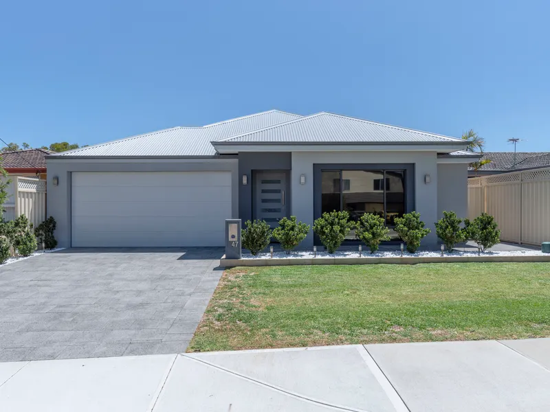 LIKE A DISPLAY HOME - ABSOLUTELY STUNNING