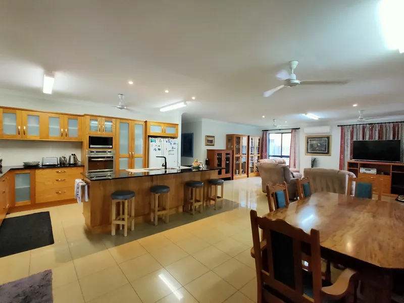 Cabinet Makers Home by The Beach !