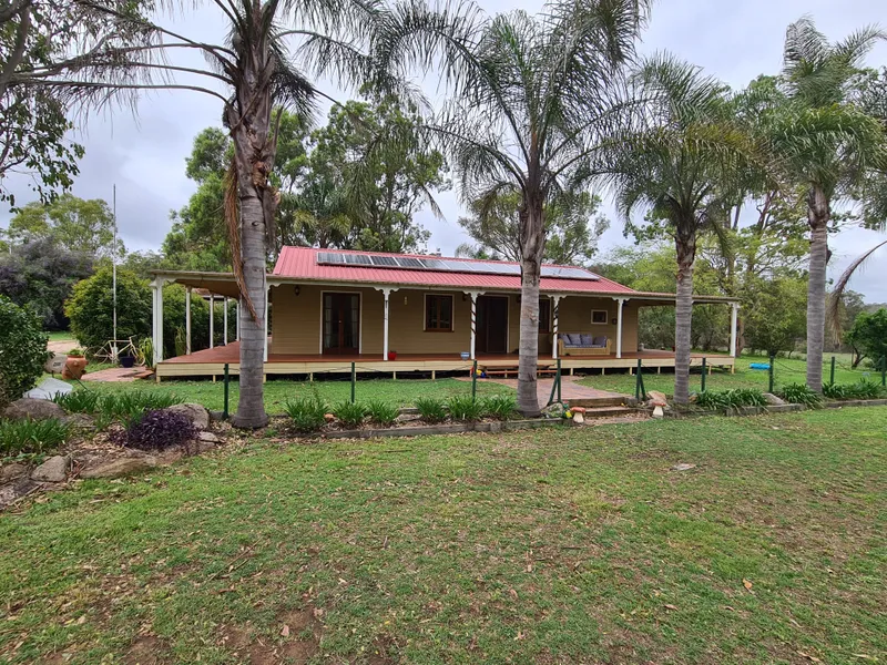 Keep Horses or Enjoy The Bush...Just Minutes To Town!