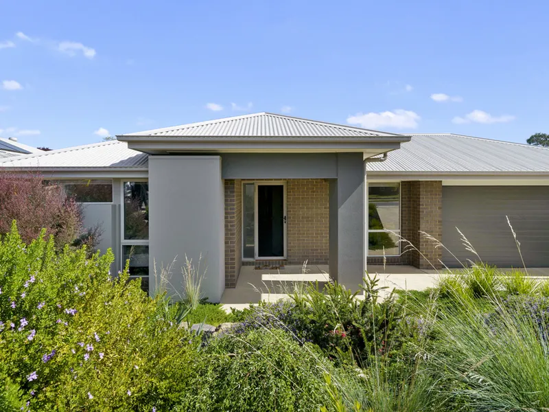 BIG BEAUTIFUL SHED...AND A PRETTY NICE HOUSE TOO!