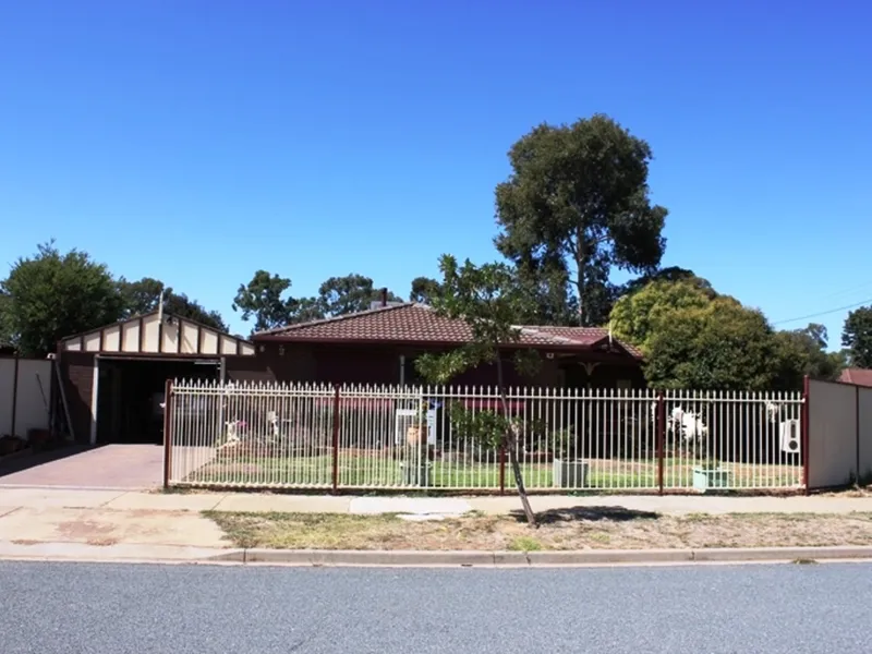 3 BR 2 Bathroom home, pristine presentation