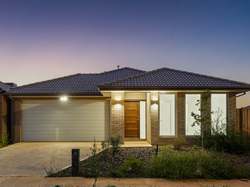 BRAND NEW MASTERPIECE IN THE HEART OF THORNHILL PARK. THIS WON'T LAST LONG !!!