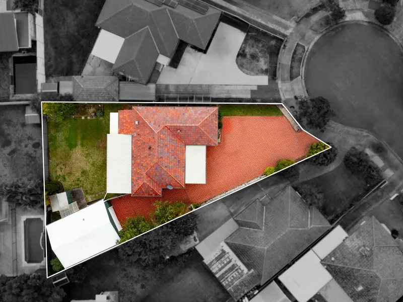 Classic Family Home Brimming with Potential on a Prime Cul-De-Sac