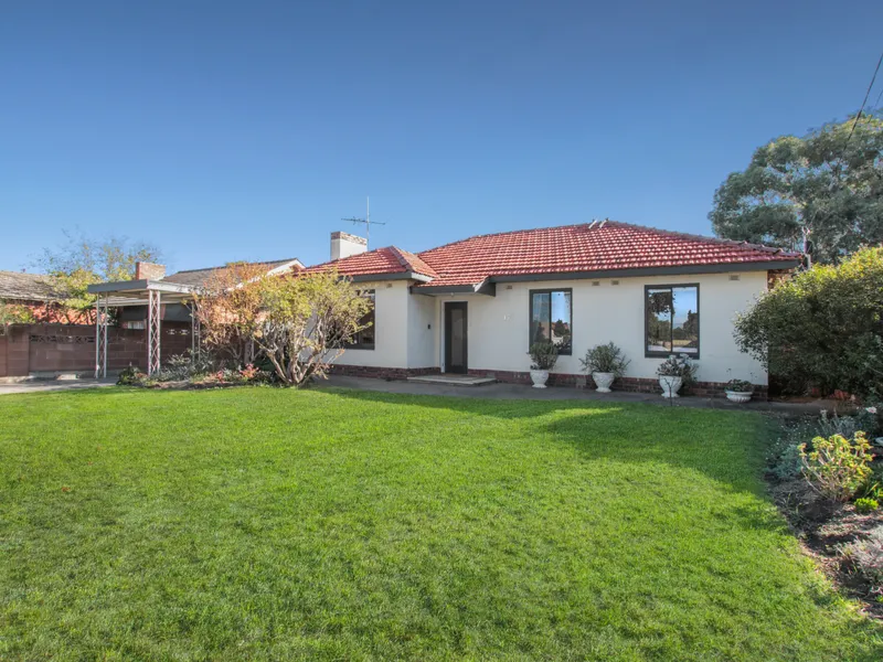 Stunning Three Bedroom Home (Pets Negotiable)