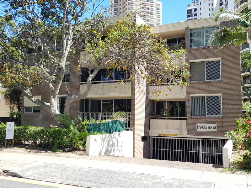 YOU WONT FIND BETTER 50 METRES TO THE BEACH