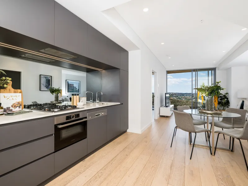 Luxury near-new apartment with stunning views