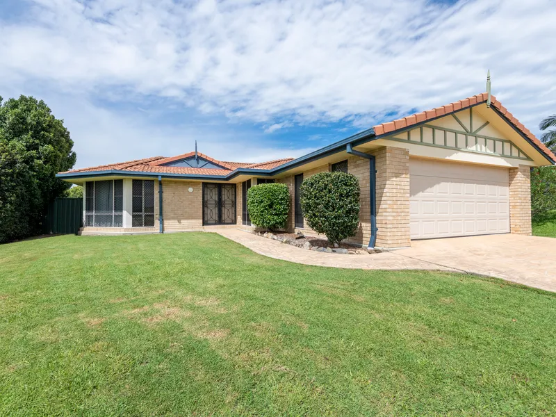 STUNNING AND EXPANSIVE FAMILY ENTERTAINER