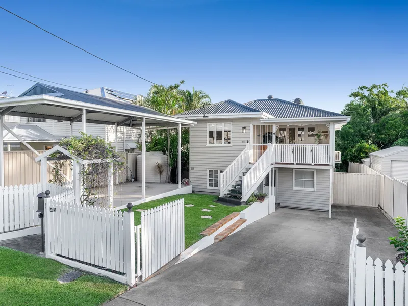 Renovated Cottage on 905sqm - Your Own Tropical Oasis!