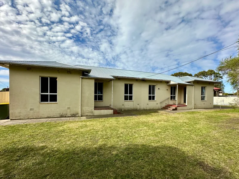 Versatile Opportunity Awaits!