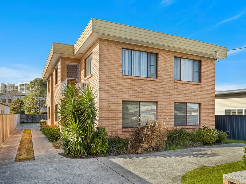 Ground floor apartment with school and bus at your door!