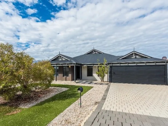 Lovely 4 x 2 house at a lovely location!!!