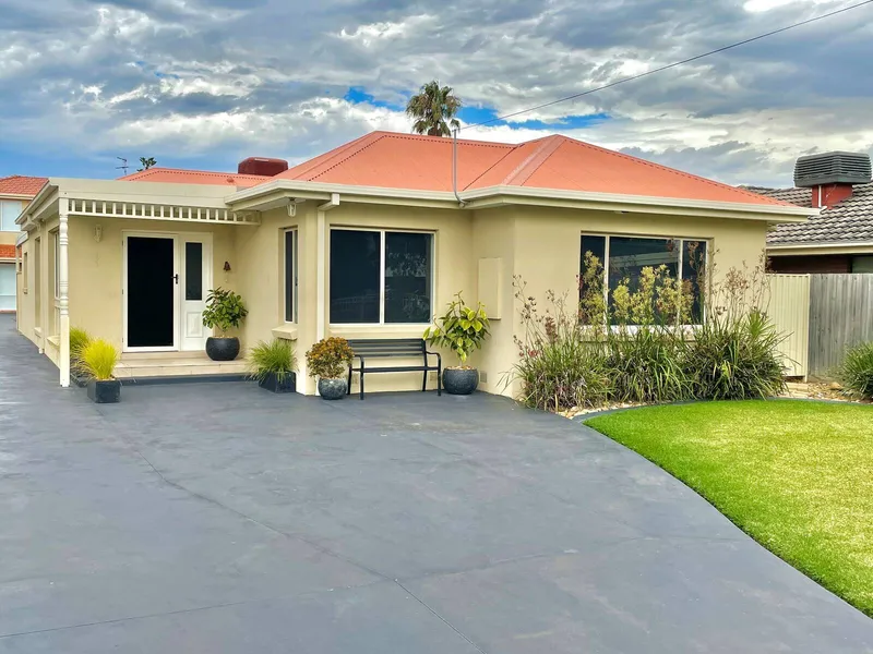 Flawless Family Lifestyle with plenty of Outdoor Space (436sqm land with no body corporate)