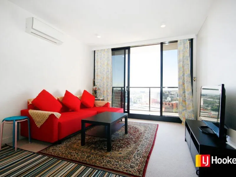 Stylish Fully Furnished 2 Bedroom Apartment with A CAR PARK!