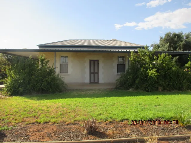 Pyap via Loxton - Beautiful Character home on block