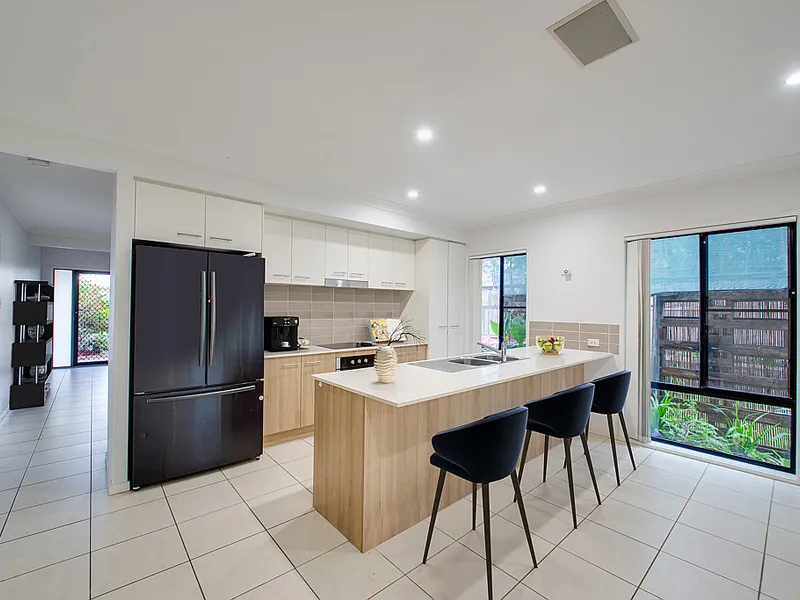 LARGE MODERN HOME AVAILABLE NOW!