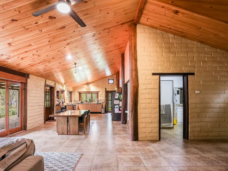 A home offering the very best in total Off-grid living