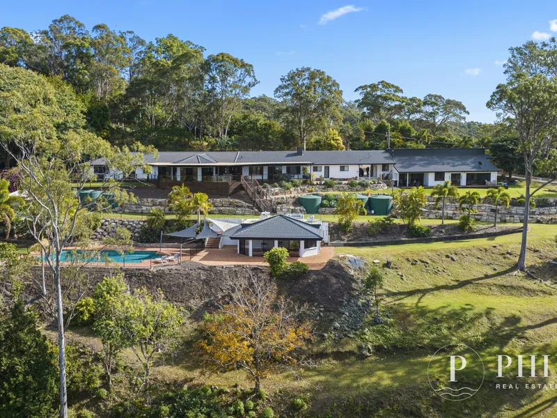 Luxury hinterland oasis, country living just 15 km from the beach. Dual-living family abode