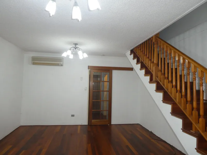 Townhouse!! 2 Bedrooms! Carramar Area