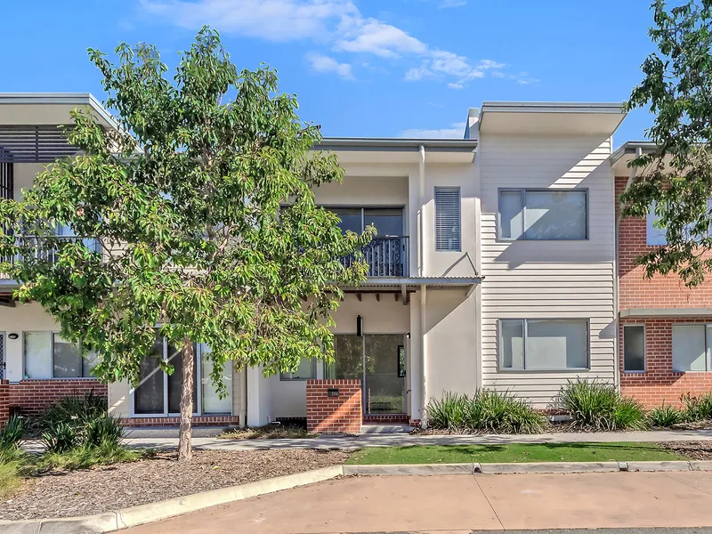 Immaculate Fitzgibbon Townhouse!