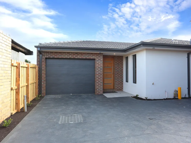 MODERN HOME - WELL APPOINTED - IN A PRIME LOCATION