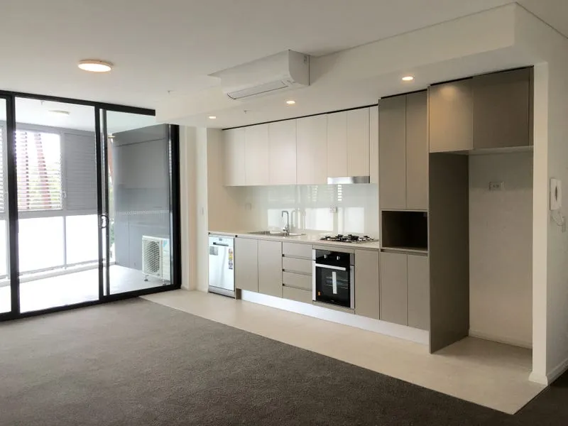 Brand New Apartment Close to the Station, Shopping Centre