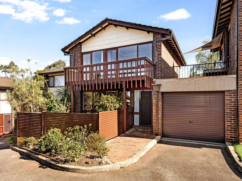 Sun Filled Townhouse with Timber Flooring, Air Con and Water View On A No Through Road