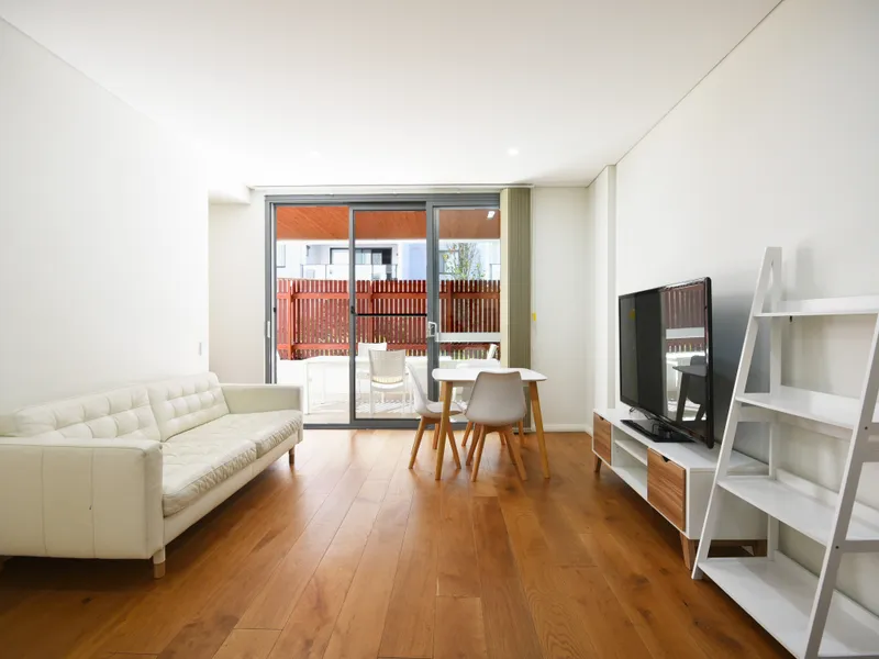 FURNISHED 2 BEDROOM APARTMENT - 6 MINUTE WALK TO EPPING STATION