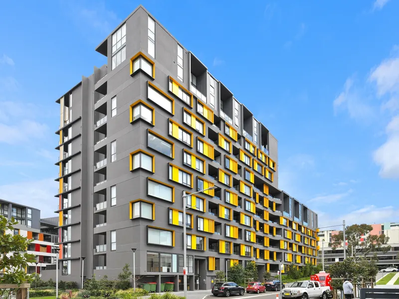 Spacious 1 Bedroom + Study