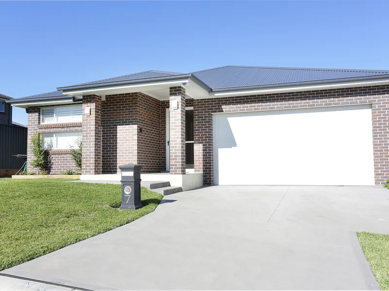 Modern Family Style & Comfort - The Ideal Family Entertainer