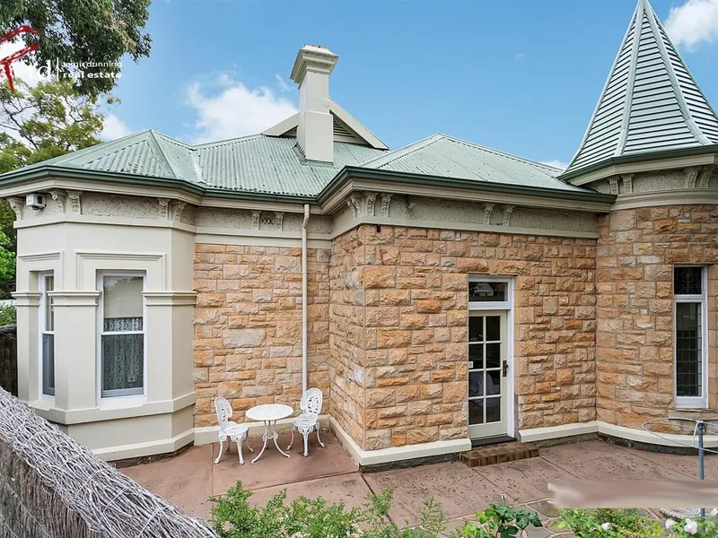 All the glitz and glamour of yesteryear with the modern updates.