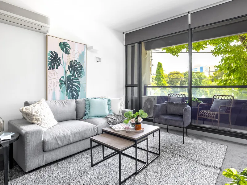 Outstanding 'Seasons' apartment with leafy park views