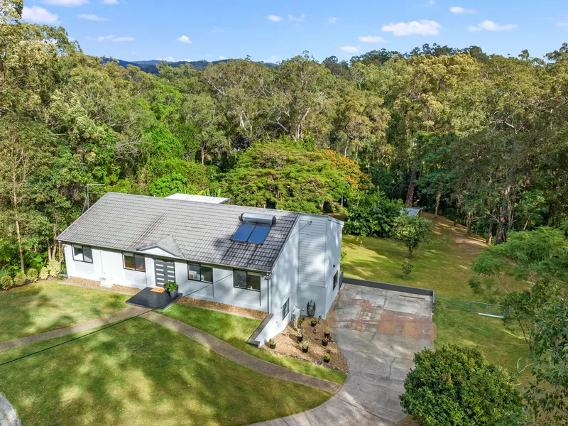 Luxurious Dual Living Home with a Leafy Retreat: Embrace the Ultimate in Luxury and Serenity in Pimpama