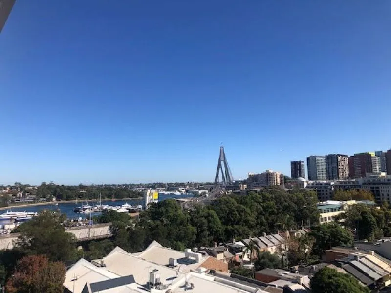 $690pw - Modern Top Floor Two Bedroom Apartment In Vibrant City Location